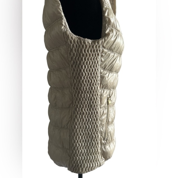 Calvin Klein Metallic Gold Down
Feather Puffer Vest Full Zip Quilt Women - Picture 4 of 10